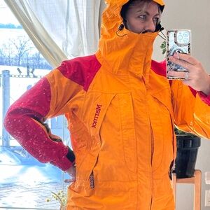 Marmot Gore-Tex Ski Coat Men’s small or Woman’s medium.
